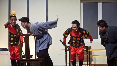 《我们都爱笑》嘉宾演绎爆笑版“马踏飞燕”