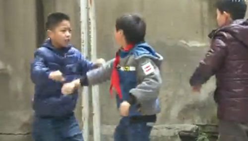 《变形计》梁训当中队委"收拾"城市同学