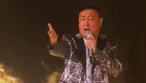 韩磊献唱《花开在眼前》霸气收尾
