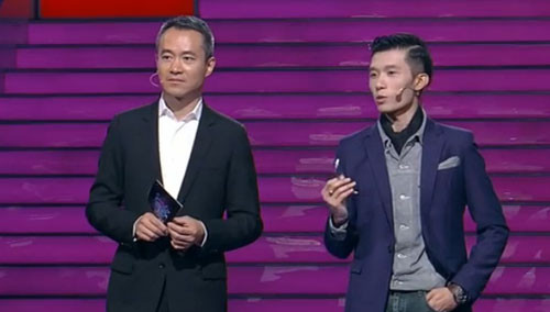 邱启明曝奇葩品味 偏爱时尚村姑装