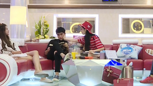 摸脸杀！许晓诺撒娇不停 张思帆暗爽气骤消