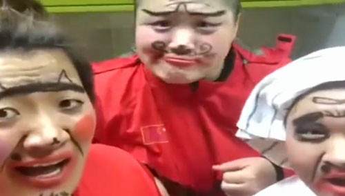 巩立姣谐星气质爆棚！小咖秀疯癫“不要命”