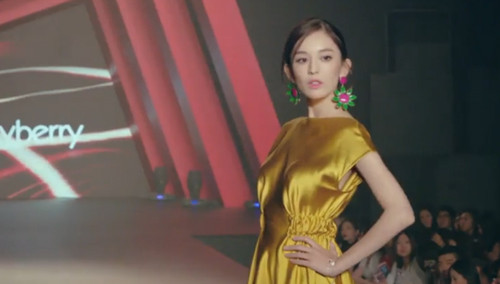 偶像来了大揭秘：T台秀崴脚当事人曝光 林青霞谢娜朱茵吓傻