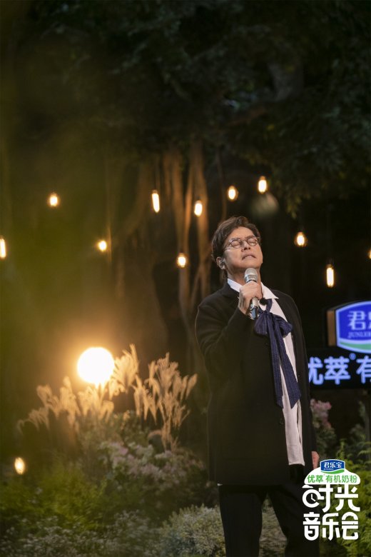 时光音乐会翻新节目形式众歌手齐聚一堂打造金曲点歌房